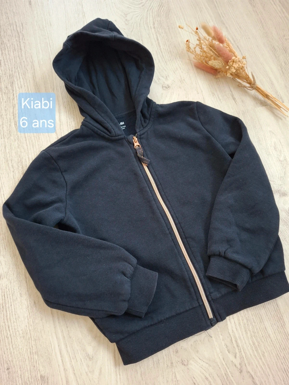 🌿 Joli sweat/gilet à capuche fille bleu/rose marine Kiabi – 6 ans
